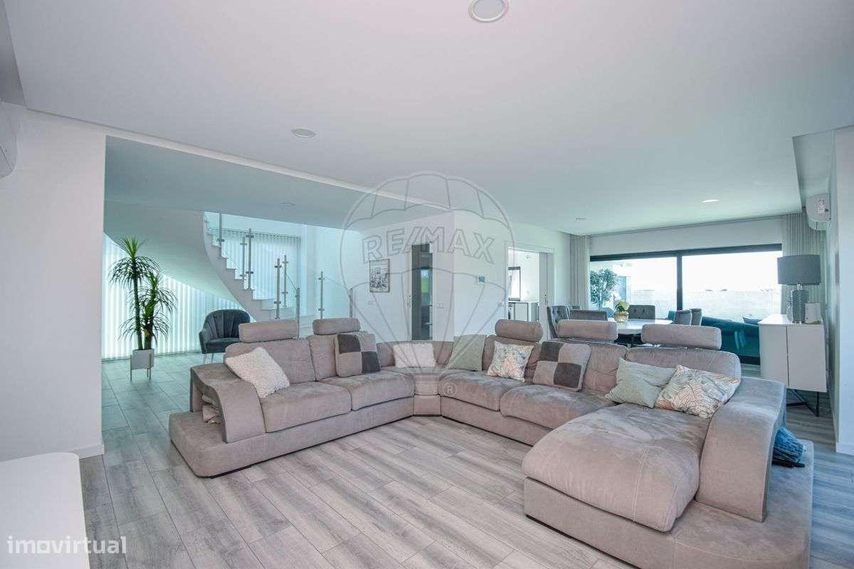 Moradia T5 para venda-8