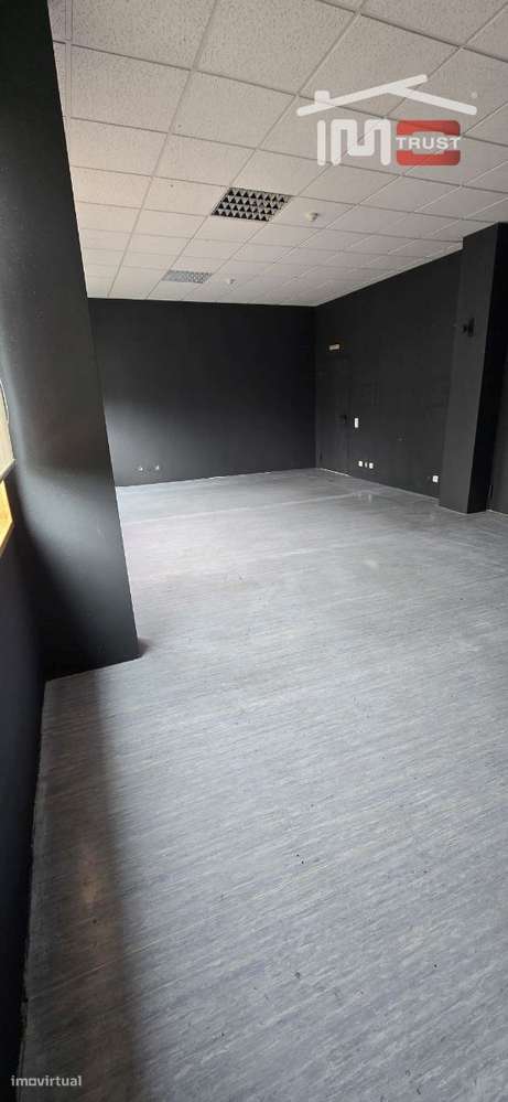 Espaço versátil com luz natural | 49 m² | Edifício premium - Grande imagem: 3/9