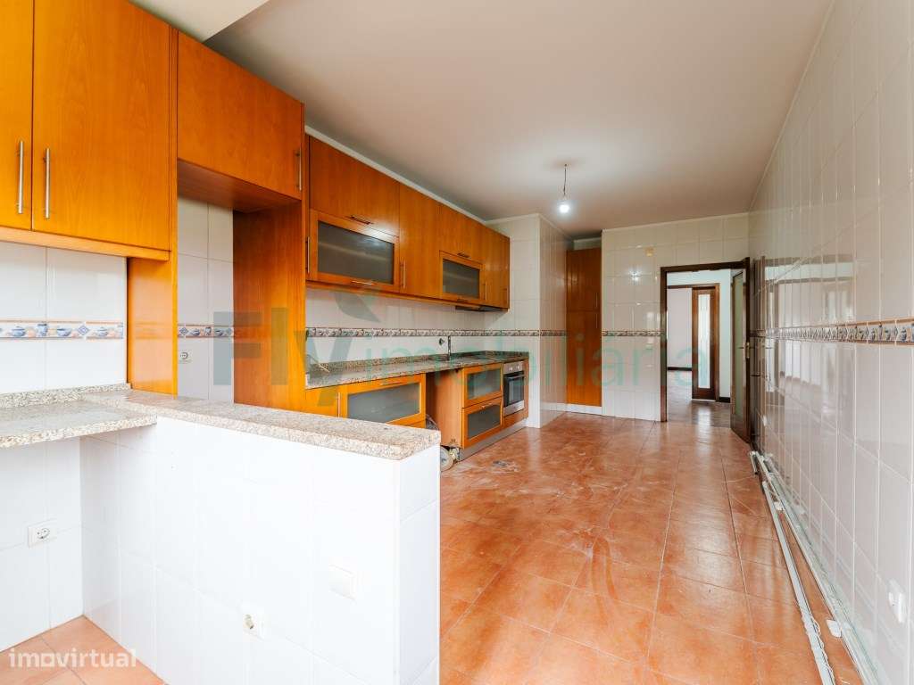 Excelente Apartamento T4 com Suite e Lugar de Garagem para 2 Carros-32