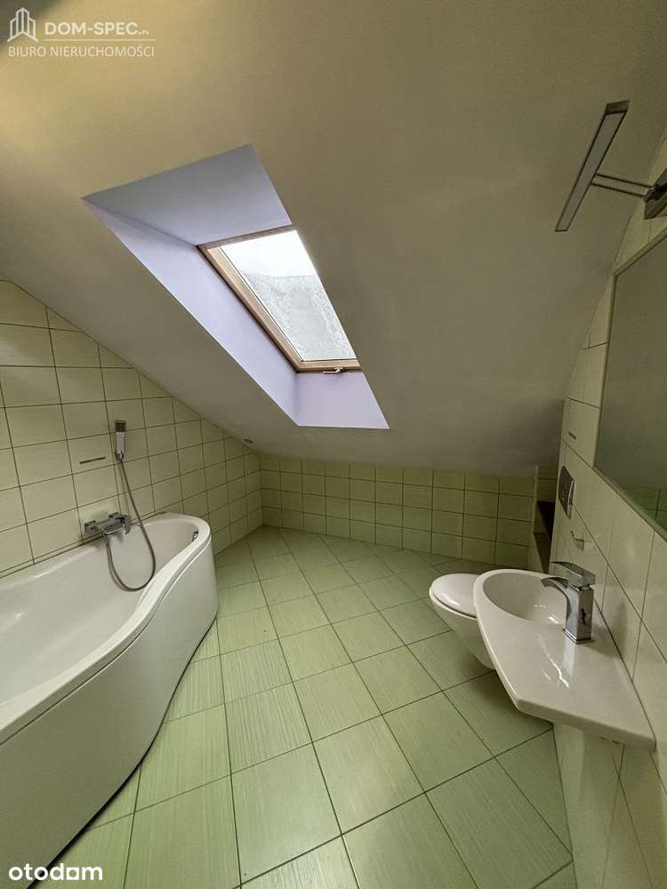 Przestronny dom wolnostojący z ogrodem, kominkiem-10