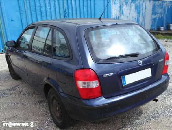 Mazda 323 gasolina de 2000 para peças - 2