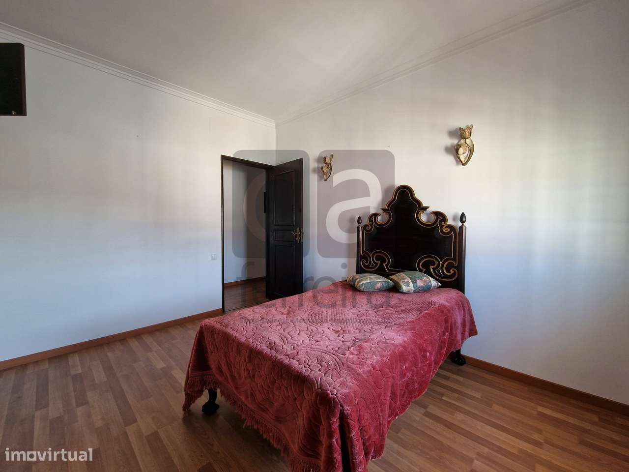 Moradia T3+1 no centro de Almeirim com garagem ampla e quintal-19