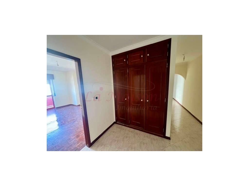Apartamento T2 com parqueamento em Algueirão - Mem Martins-14