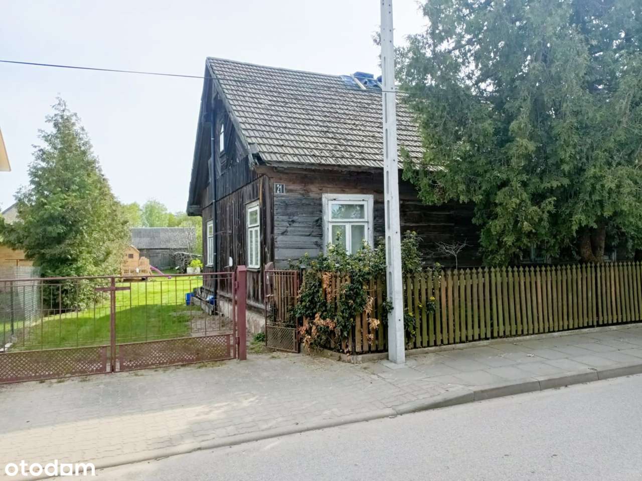 Sprzedam siedlisko w spokojnej okolicy: dom, stodoła i budynki gospoda - Pełny obrazek: 1/10