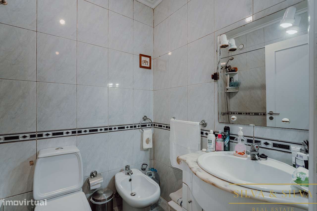 Apartamento T2+1 com garagem  no centro de Canelas-15