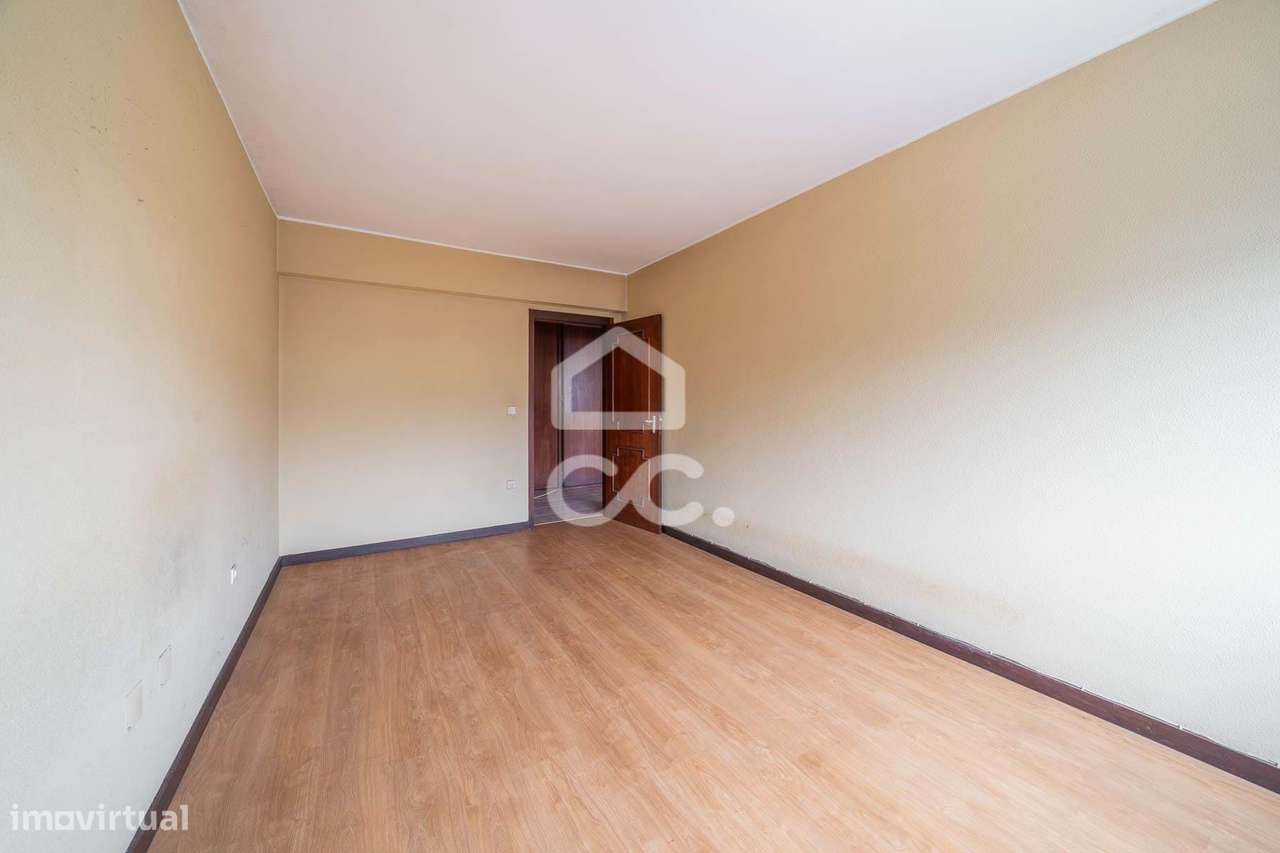 Apartamento T2 com garagem na Maia, junto ao Metro Parque Maia-12