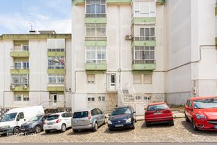 Apartamento T2 na Tapada das Mercês perto estação de Comboios