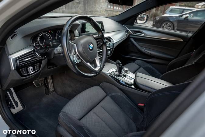 BMW Seria 5 518d M Sport - 22