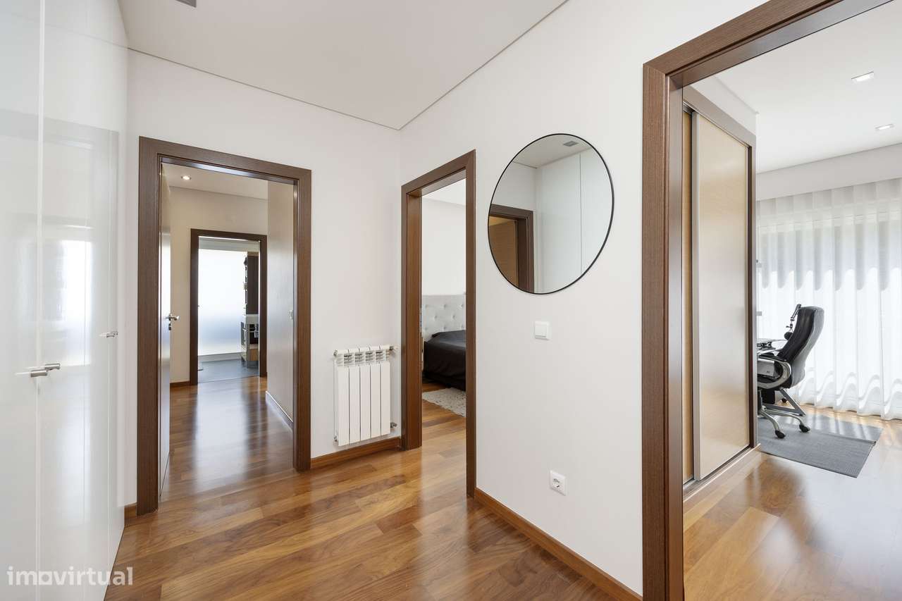 Apartamento T3 com 140m2 | Garagem 2 carros-25