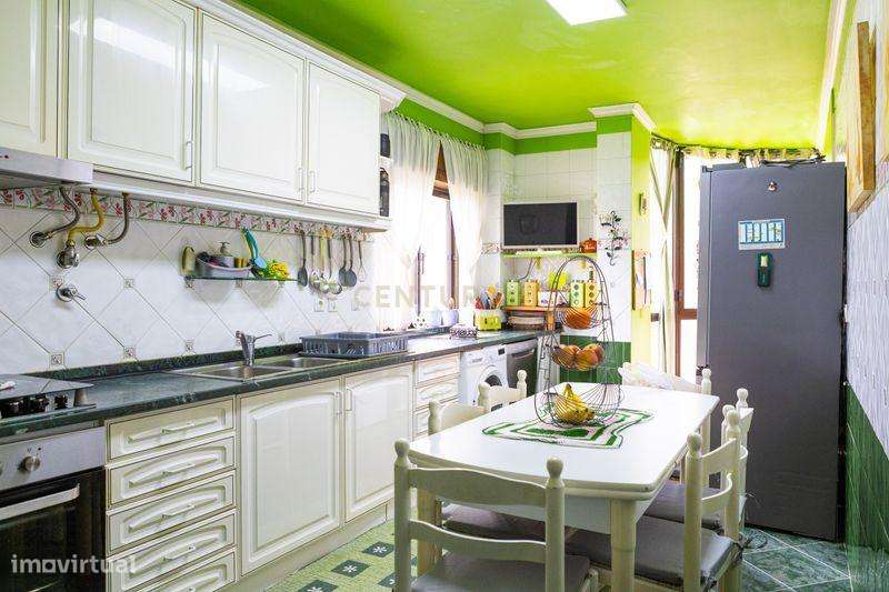 Apartamento T2 C/ elevador - Condomínio Fechado em Mina de Água, Amado-18