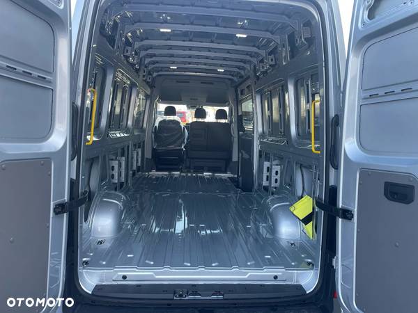 Volkswagen Crafter - 14