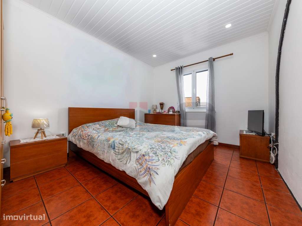 Moradia T4 com Garagem e Quintal nas Calhetas - Ribeira Grande-25