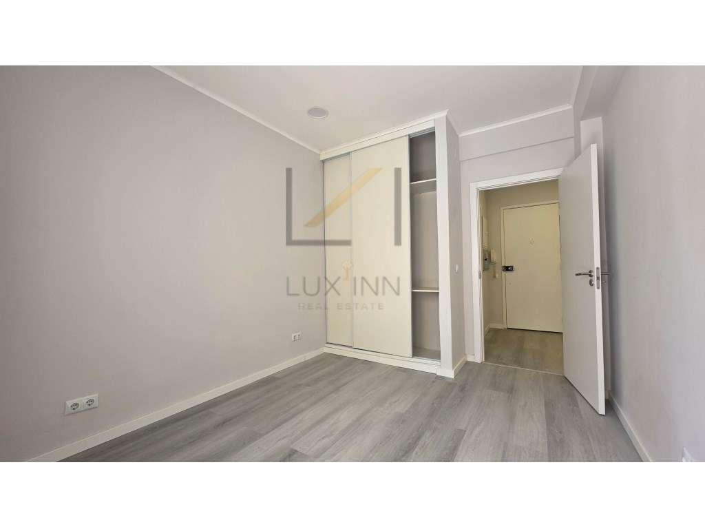 T1 renovado centro Amadora - elevador e a 100mt do comboio-10