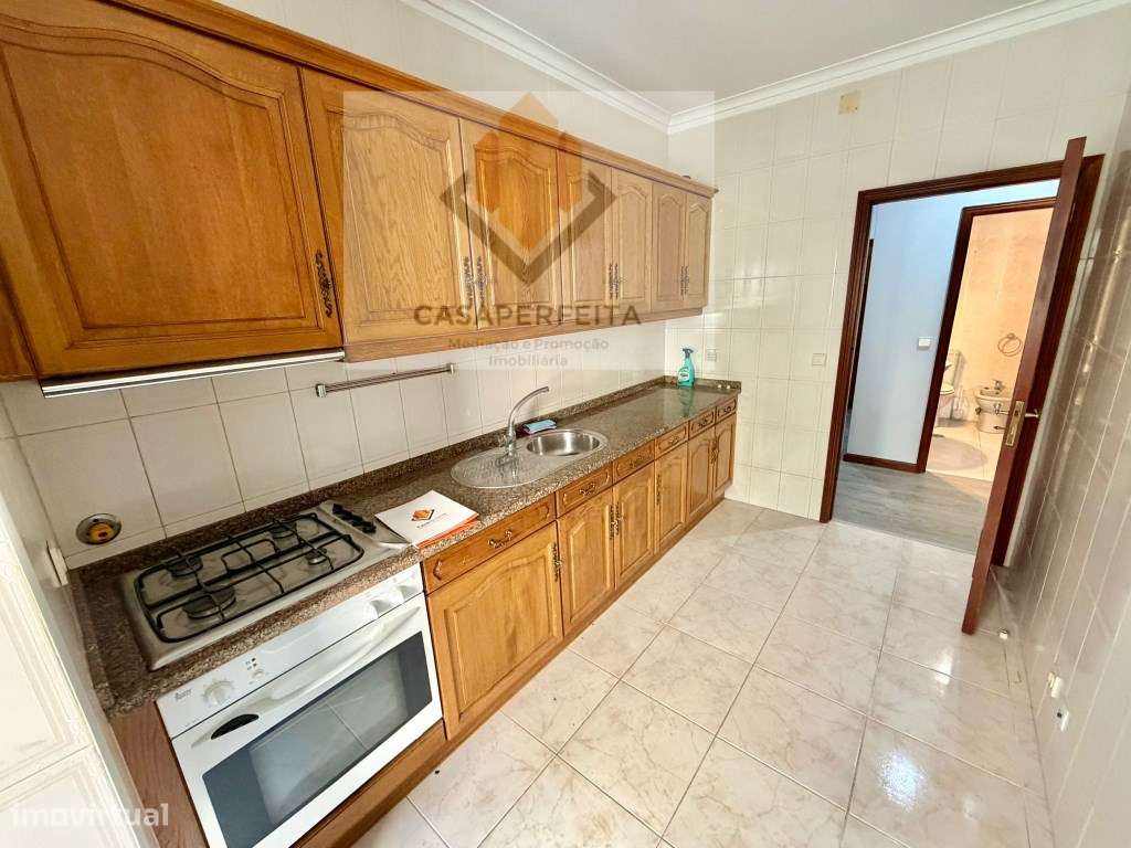 Apartamento T1 com Varanda e Lugar de Garagem - Canelas-6