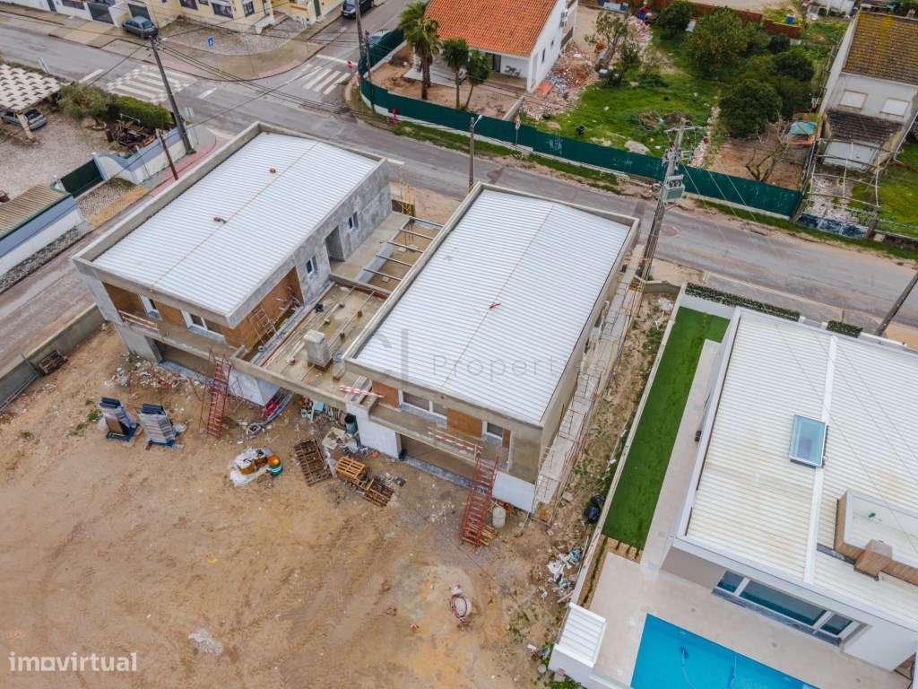Moradia T4 Independente com Garagem e Piscina em Azeitão-33