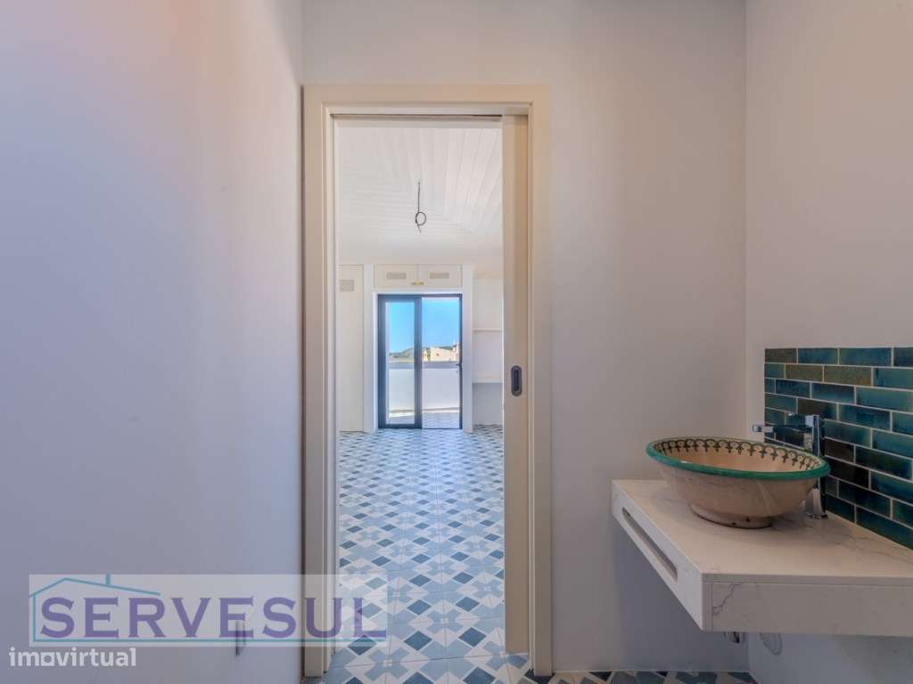 Nova Moradia de 2 pisos composta por 1 quarto, totalmente renovada,...-18