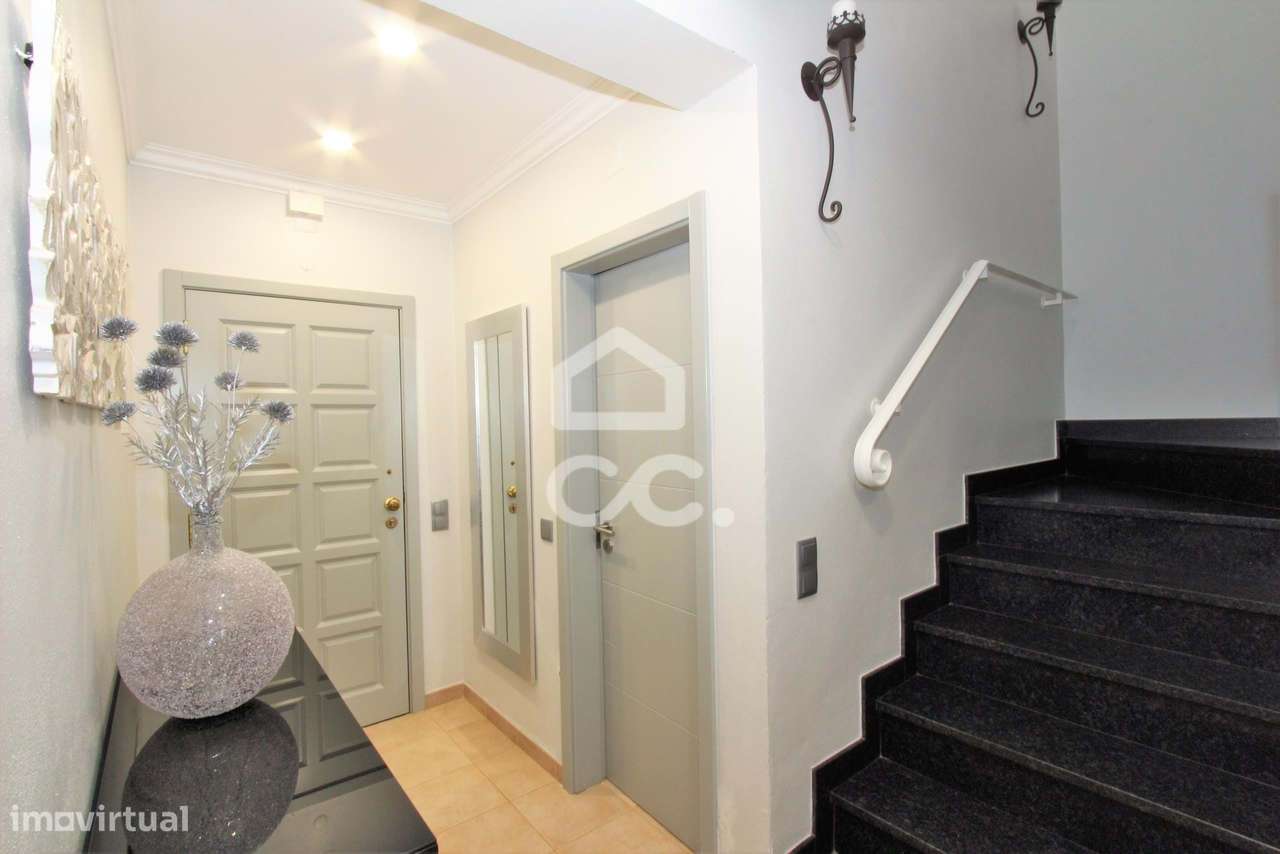 Venda com reserva de usufruto vitalício - Moradia T3 com piscina em Ar-24