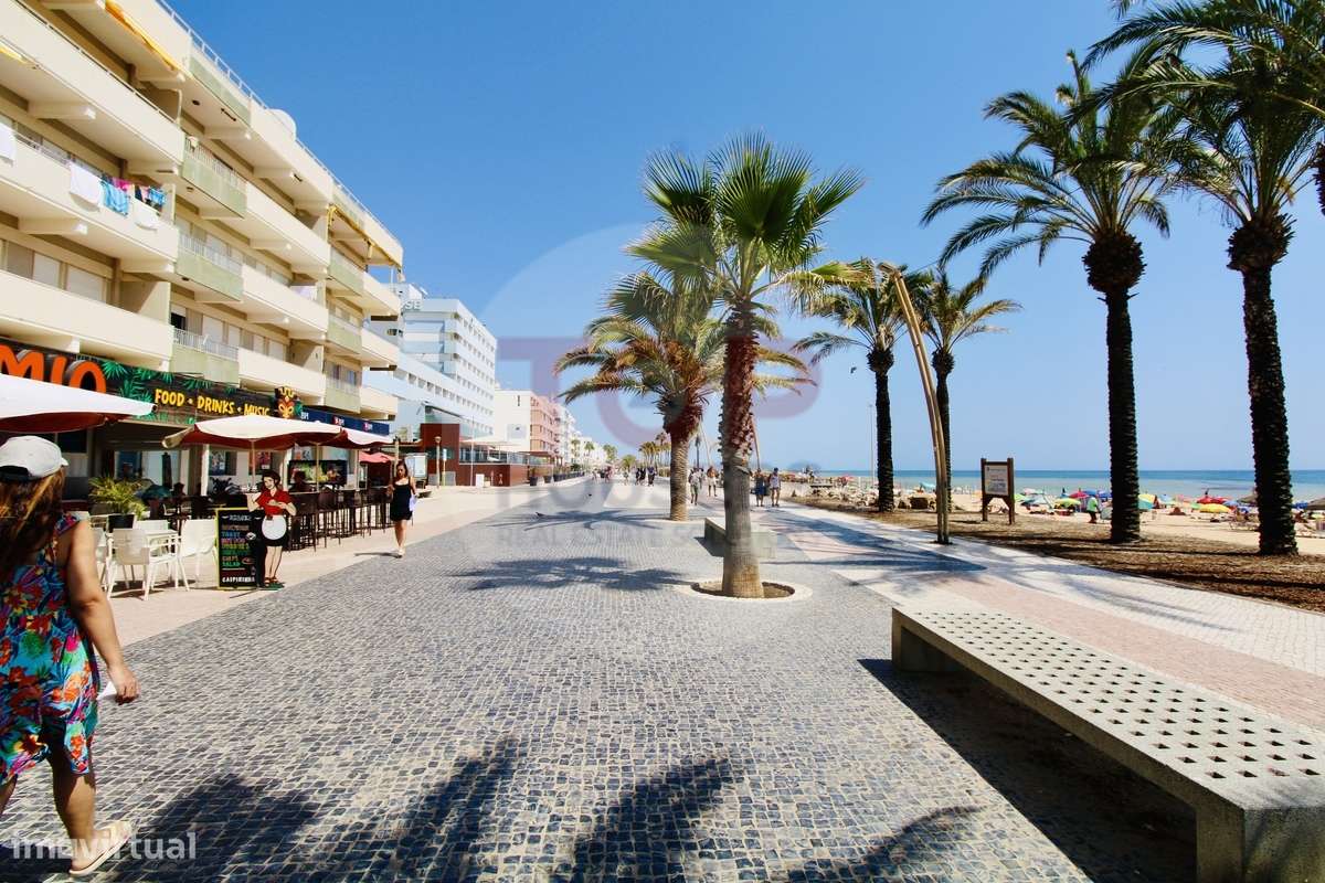 Viva o privilégio de estar na 1ª linha de Mar em Quarteira!-33