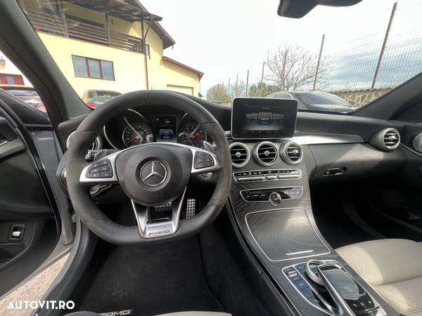 Mercedes-Benz C 400 4Matic T 7G-TRONIC AMG Line - 12