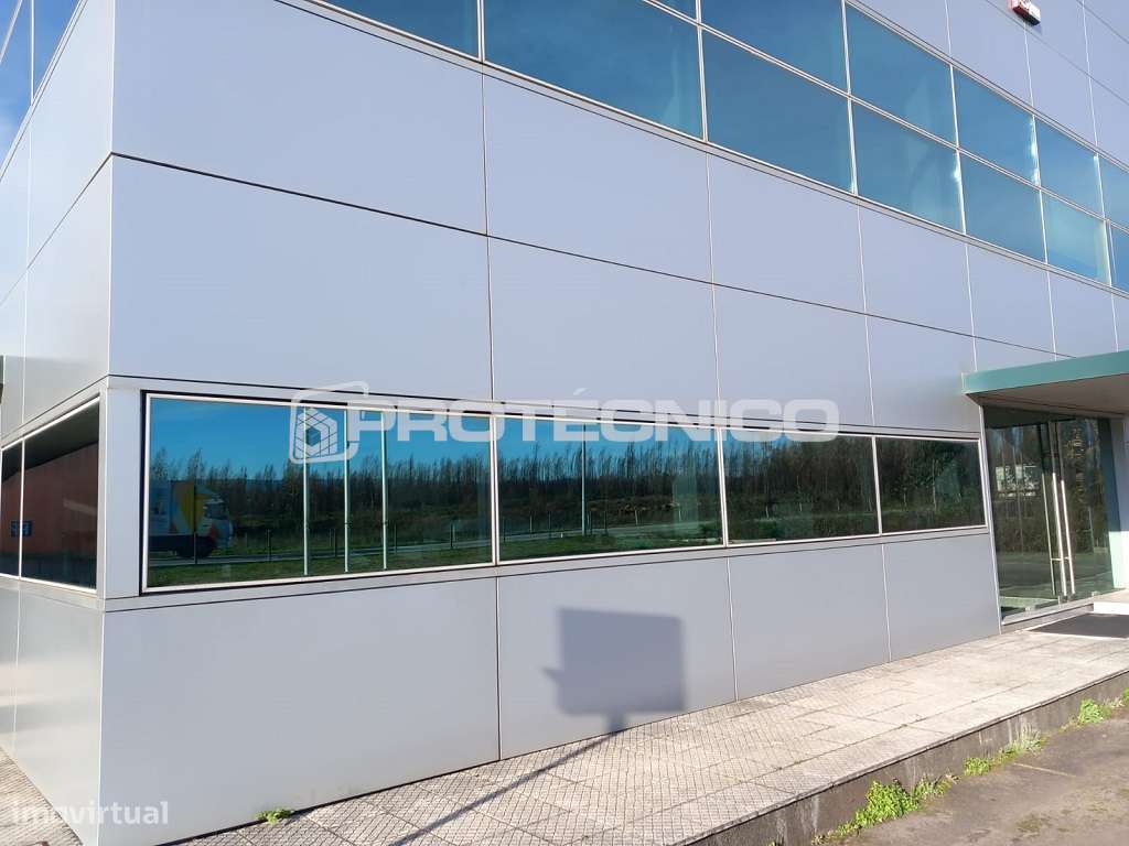 Edifício de Escritórios com frente para a EN1 - Grande imagem: 3/4