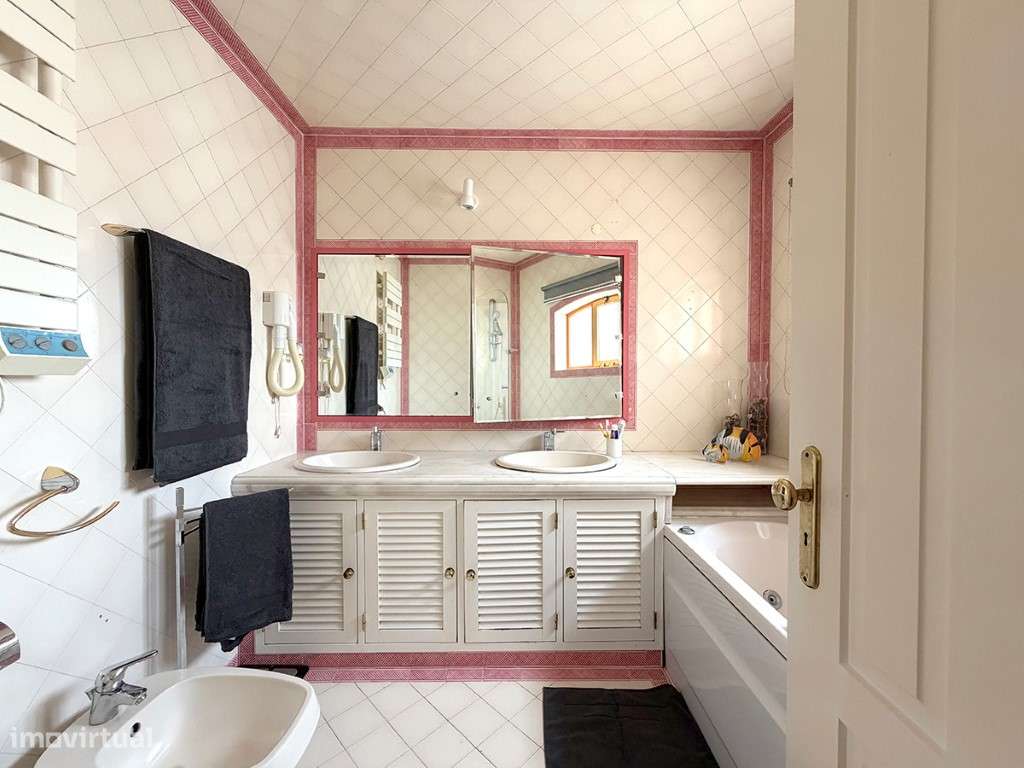 Apartamento T3 com garagem e piscina a venda em Cascais-23