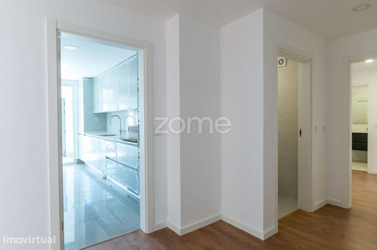 T3 Novo com varanda, parqueamento e arrecadação - Grande imagem: 5/28