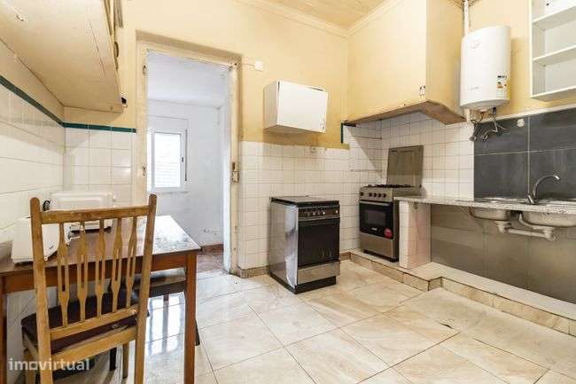 Prédio  2 Apartamentos 2 lojas Venda Barreiro-19