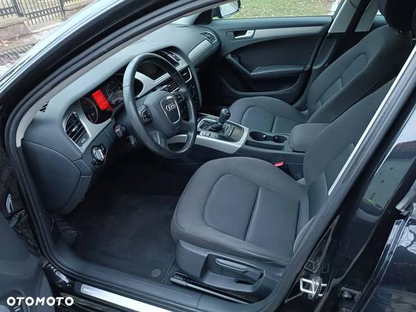 Audi A4 2.0 TDI DPF Ambiente - 12