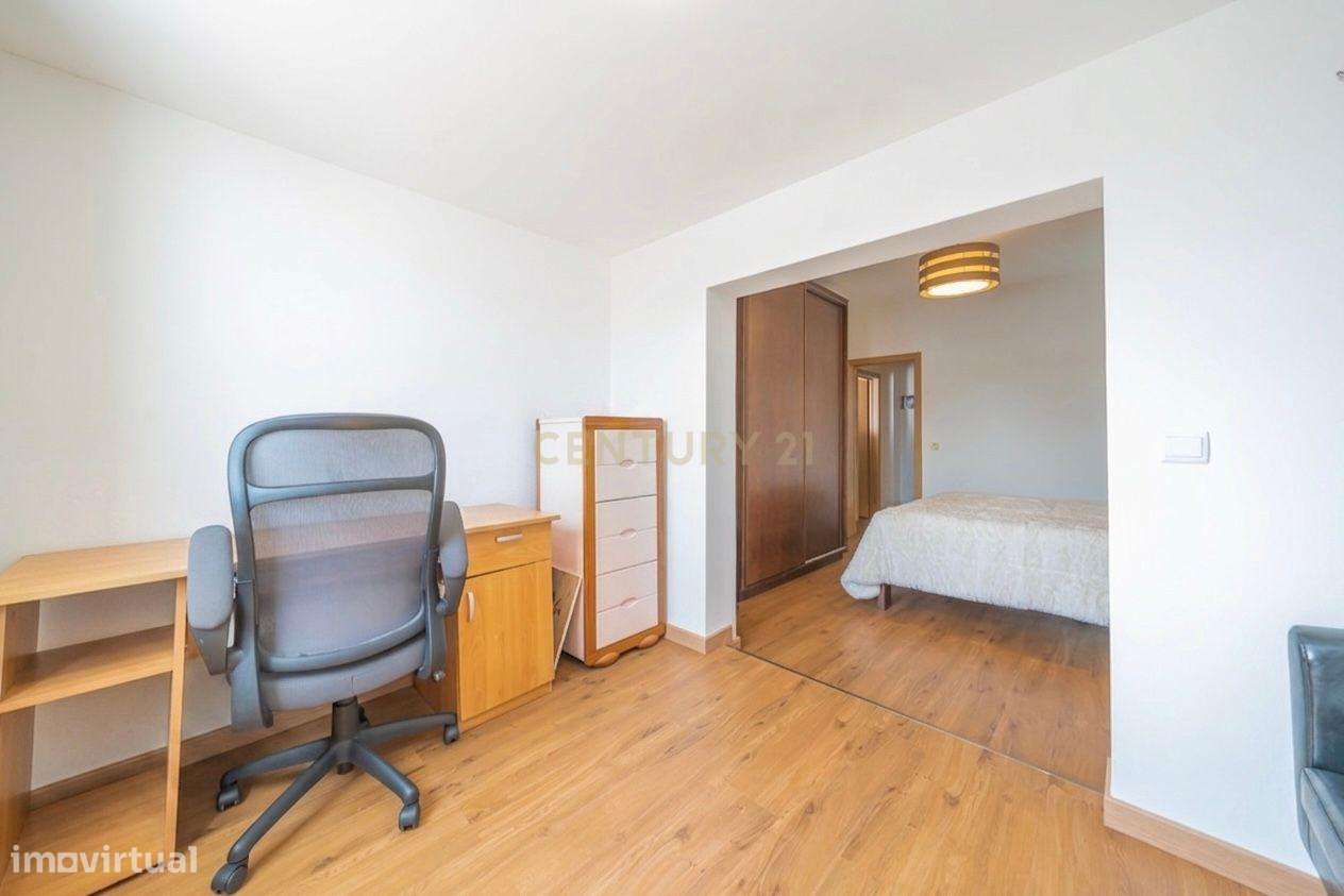 Apartamento Único com 268m2 no Último Andar com Terraço Extraordinário-19