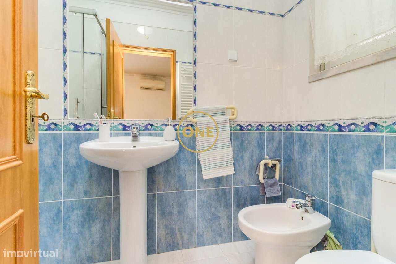 Moradia T4 com Jardim e Garagem na Ramada, Odivelas-19