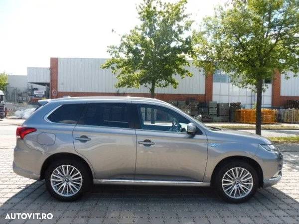 Mitsubishi Outlander - 2