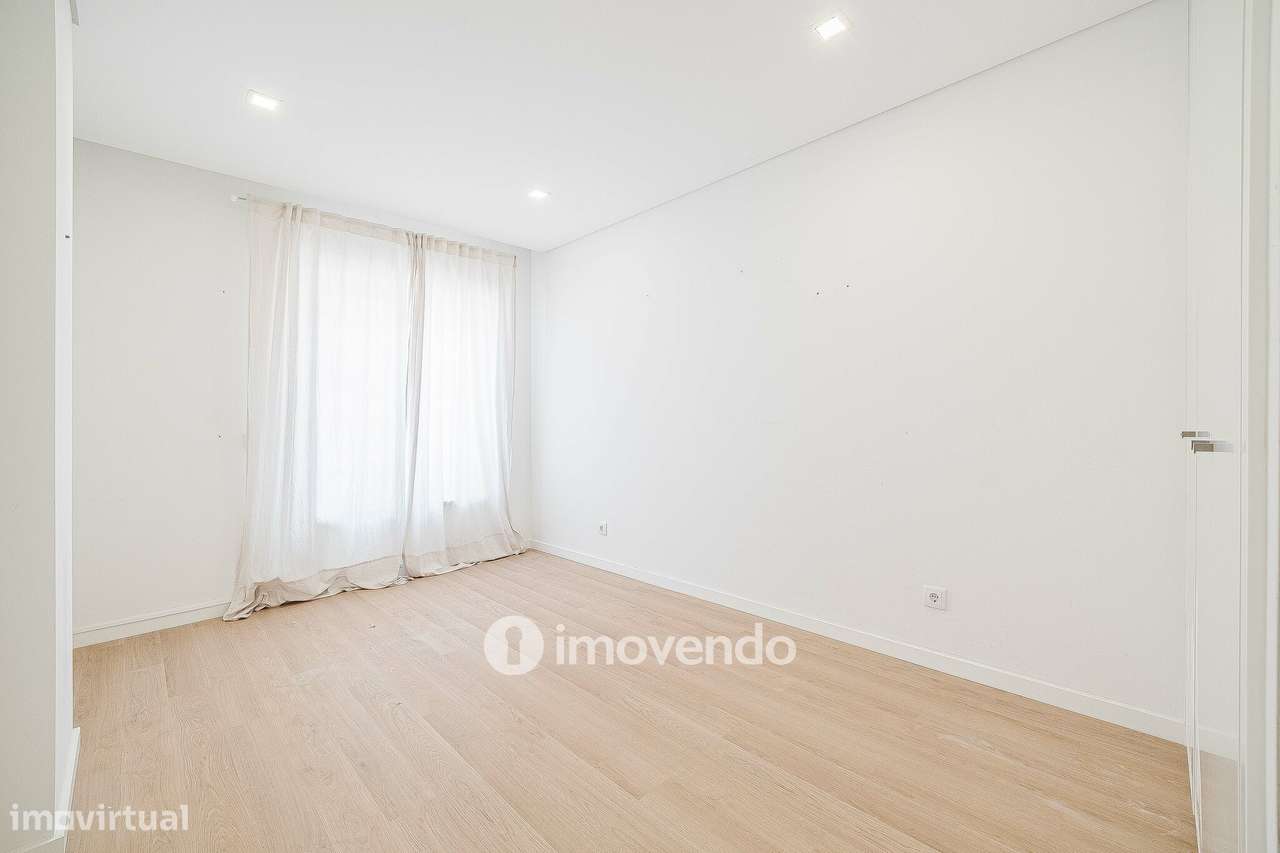 Apartamento T2, com estacionamento e cozinha equipada, na Amadora-17