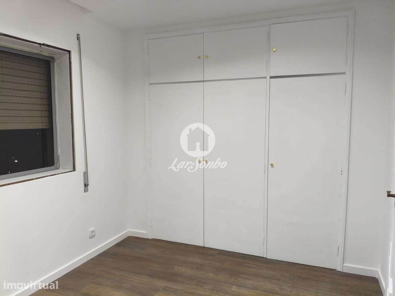 Apartamento T2, remodelado, localizado em Nogueira da Maia-7