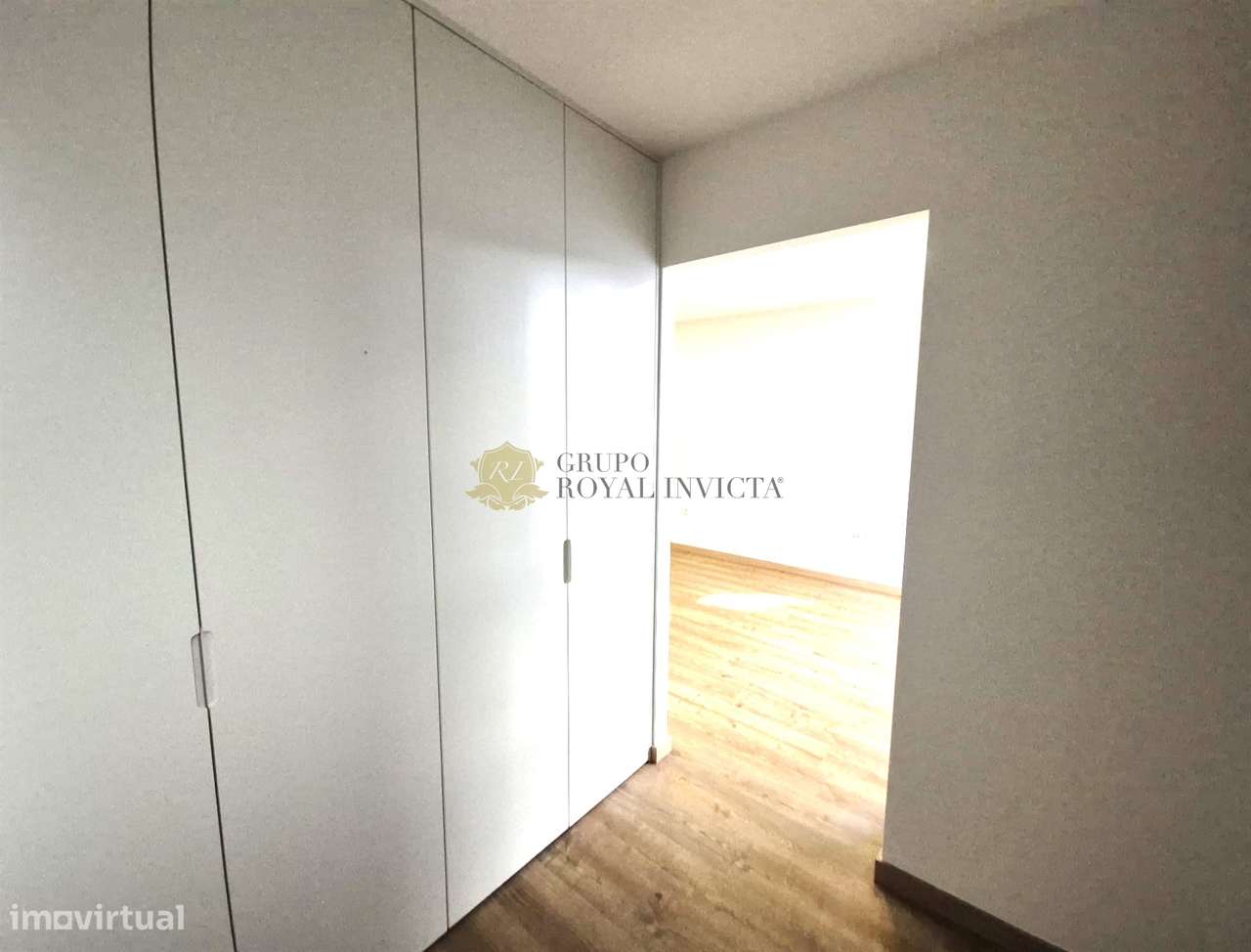 Oportunidade – Apartamento T2 Remodelado no Porto-12