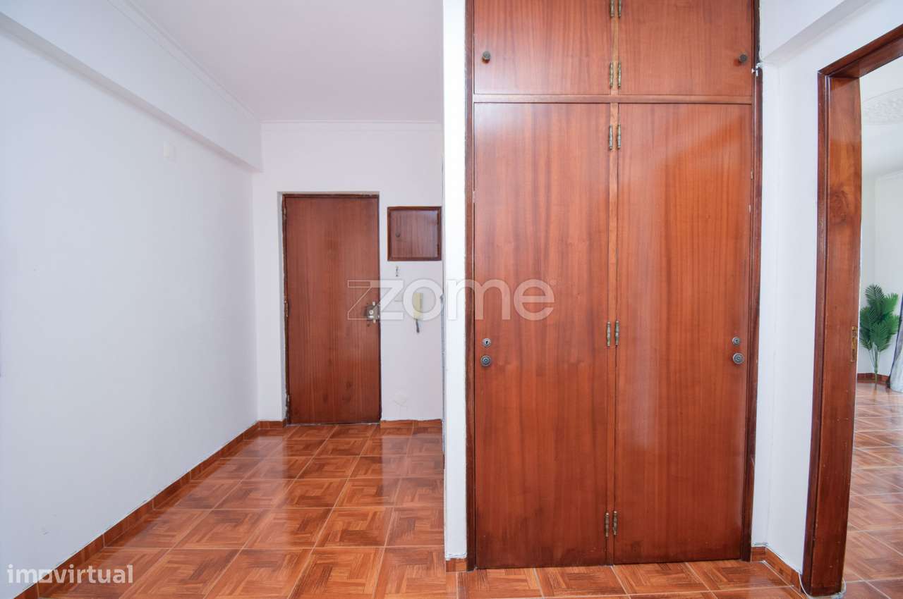 Apartamento T2 à venda no Carregado-7