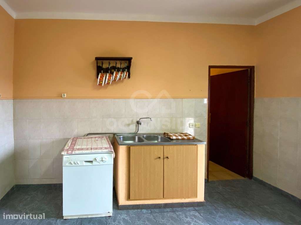 Moradia Independente Em Escalos De Baixo-48