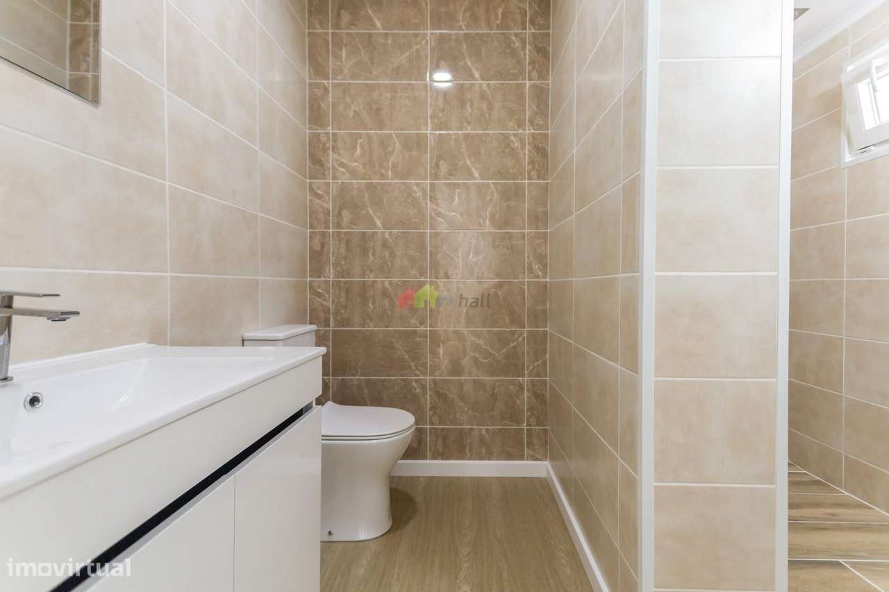 Apartamento T1 Totalmente Remodelado com Terraço Privativo (45 m2)-14