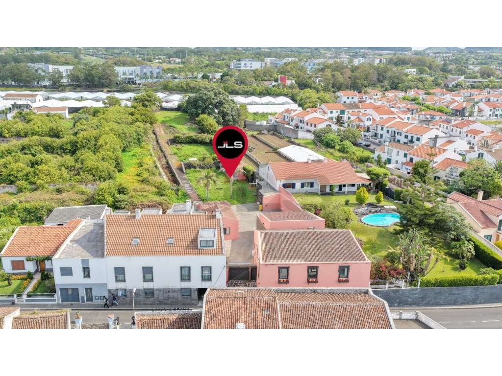 Moradia V4 com Apartamento T1 Anexo, Totalmente Remodelada - Centro...-44
