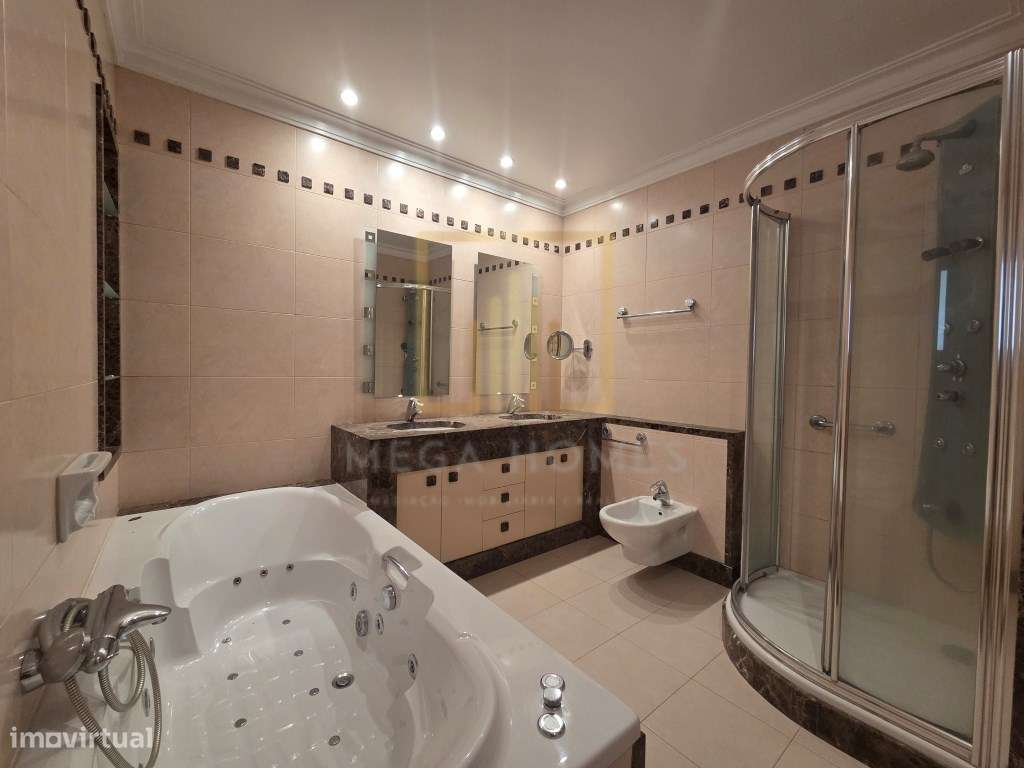 Moradia T5 com piscina + Apartamento T3, em centro de Lagoa (Algarve)-35