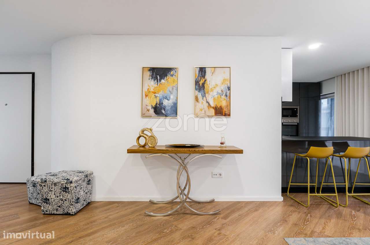 Apartamento T3 para arrendamento com box fechada e varanda - Grande imagem: 2/23