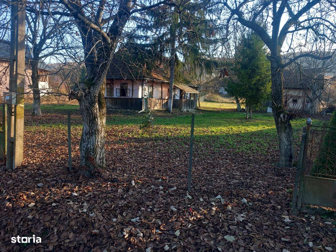 Casa bătrânesca cu utilități, teren 2400 mp, Corunca ,Bozeni-0