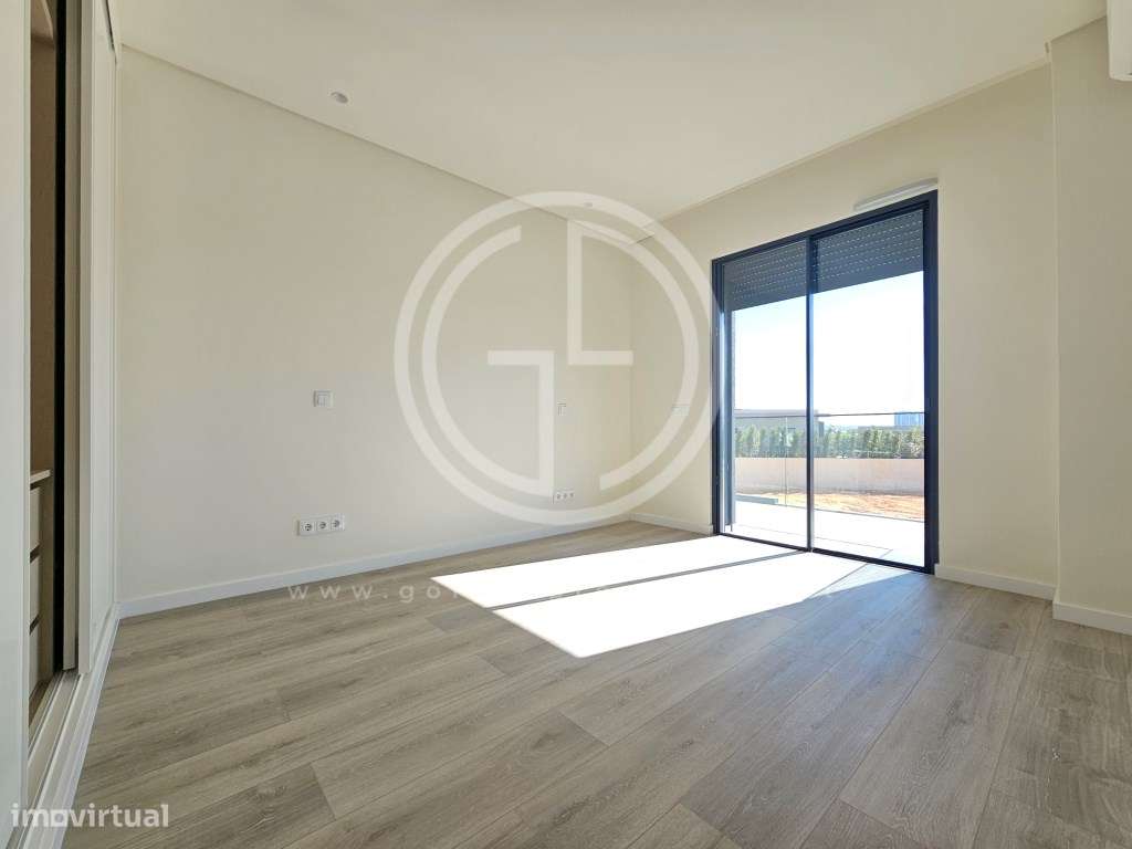 Moradias em Banda T4 em Montenegro, Faro-9