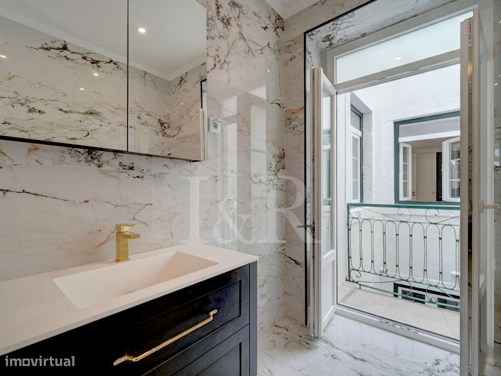 Apartamento T3 totalmente renovado no Chiado, Lisboa-12