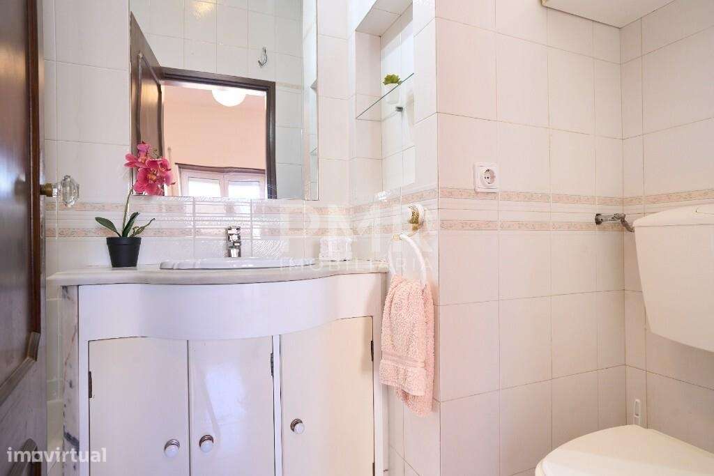 Apartamento T4 no Lumiar com estacionamento-10