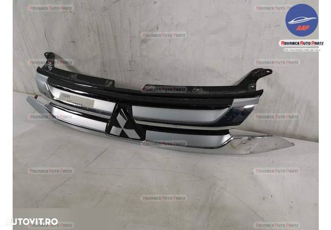 Grila Centrala Radiator Mitsubishi Outlander 2015 2016 2017 2018 originala - 2