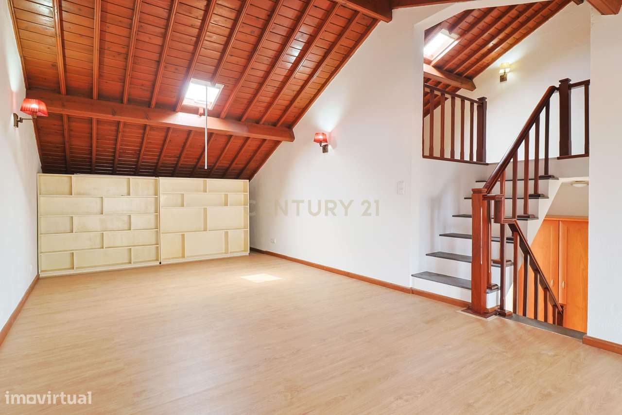 Moradia T2+1 com sótão, garagem, jardim e logradouro – Ponta Delgada-37