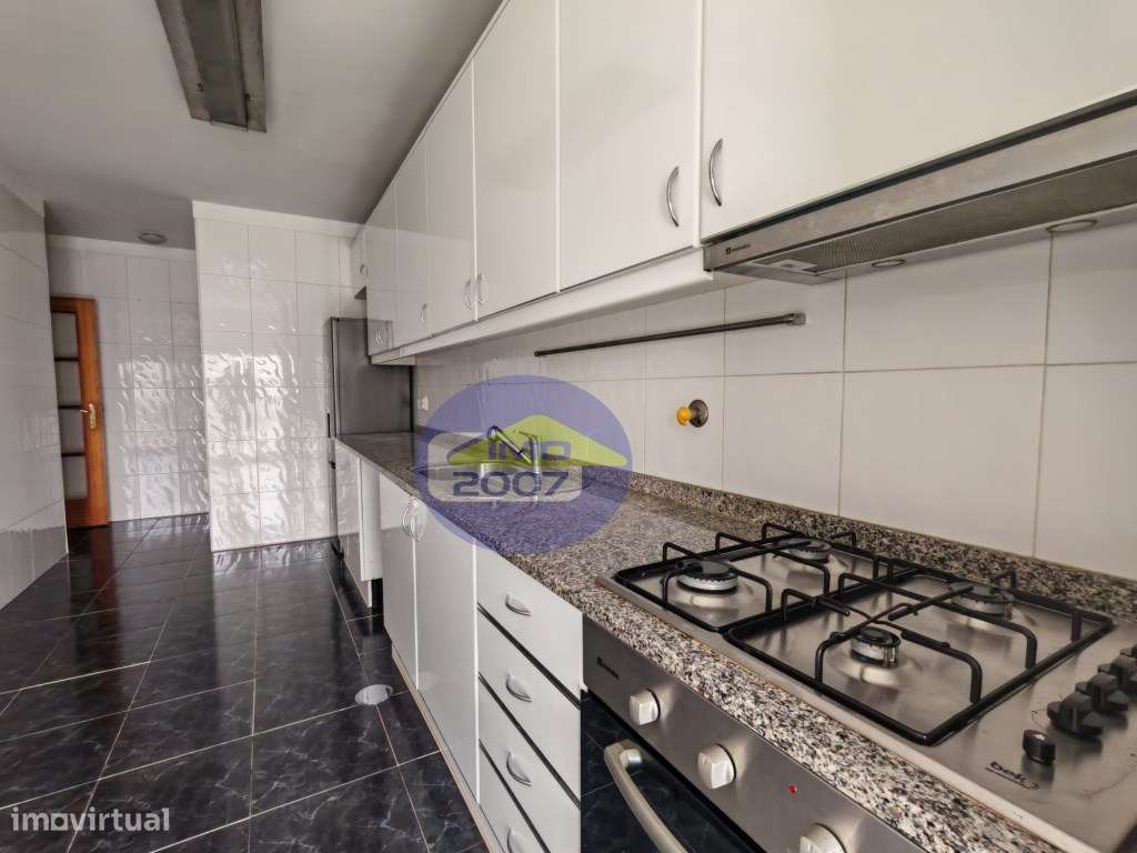 Apartamento T2 com terraço em Canelas-11