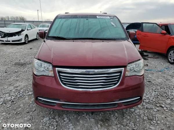 Chrysler Town & Country - 5