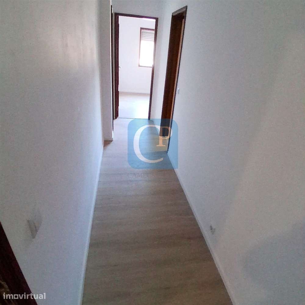 Apartamento T2 com varanda à estação do Metro de Campainha, Baguim do-18
