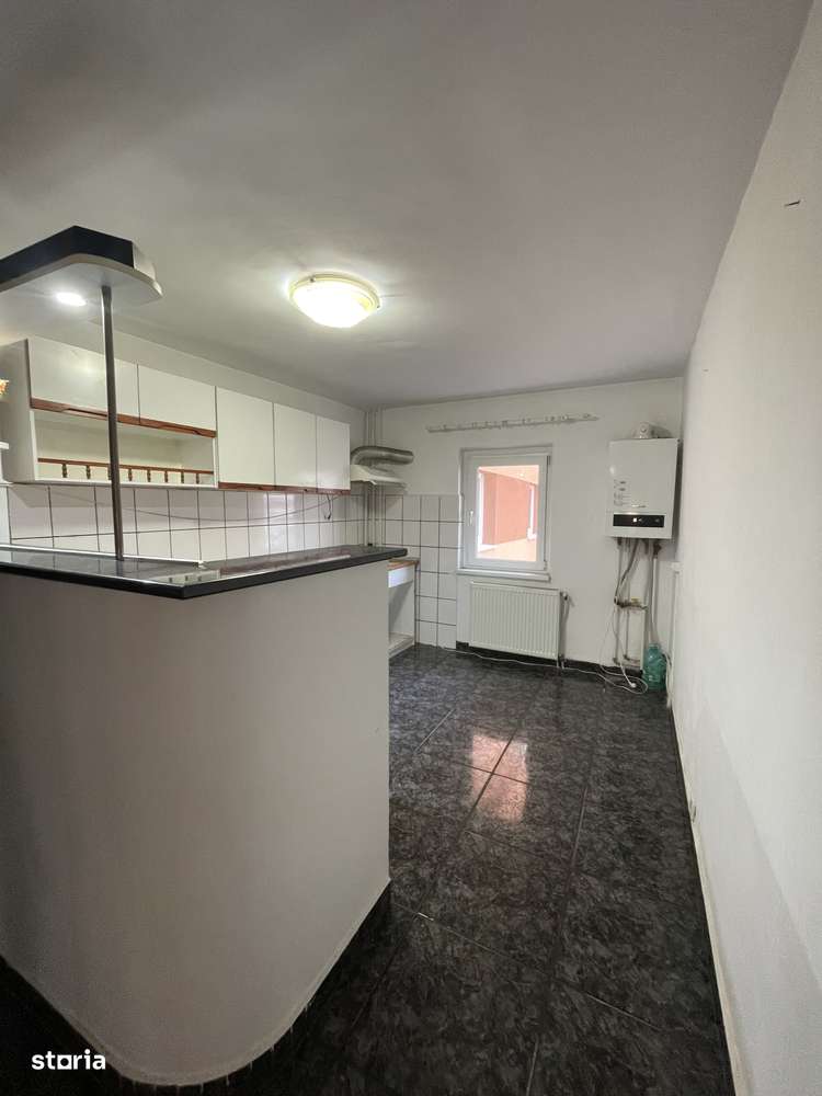 Apartament 4 camere etaj 1 Cetate-2